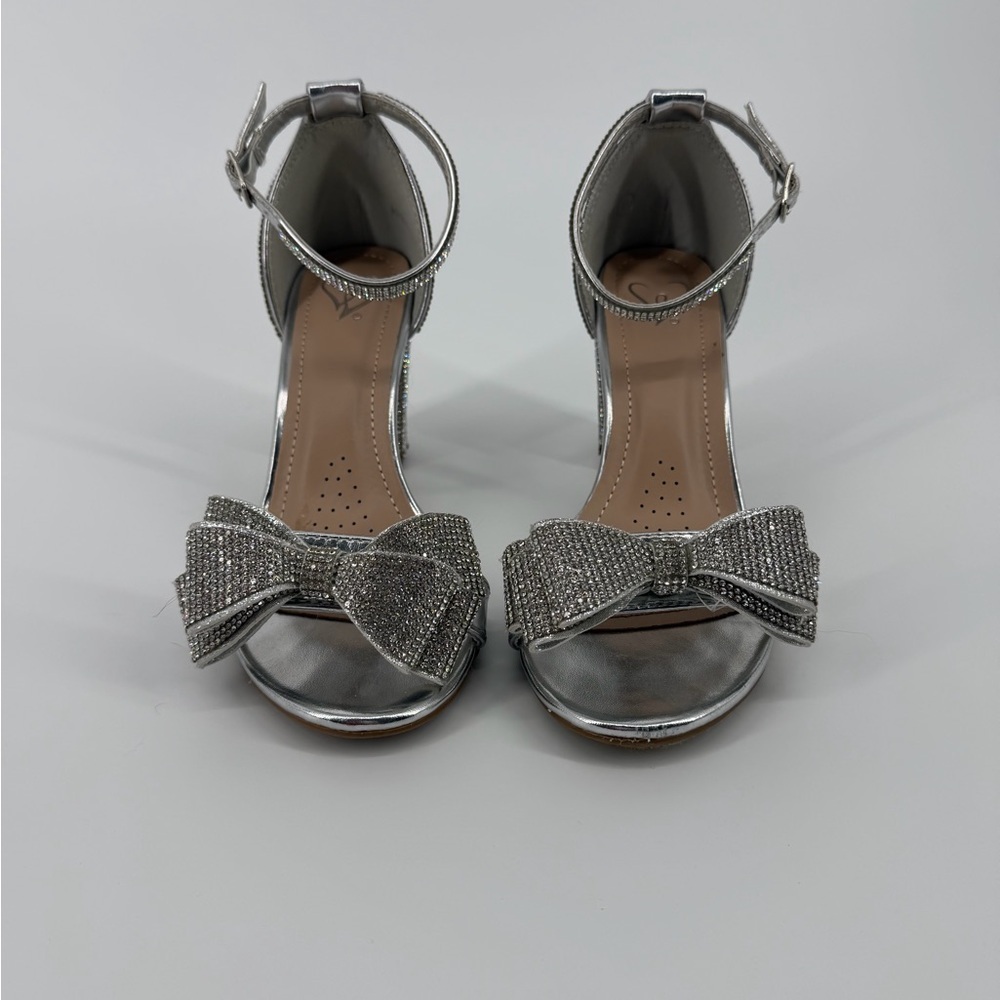 Windsor Size 8 Endless Glam Rhinestone Bow Block Heels - Picture 3 of 11
